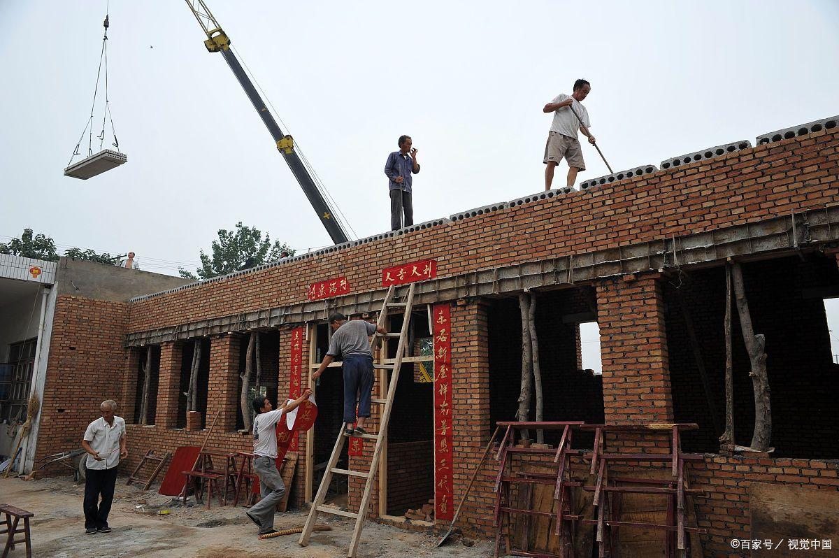 农村住宅相邻建筑采光间距标准：前邻2层楼距后邻至少保持几米？