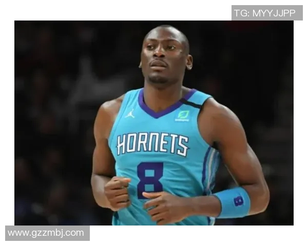 危险动作!托马斯三分命中后倒地 比永博被吹一级恶意犯规