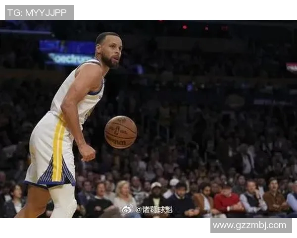 格林手递手传球 库里三分发炮稳稳命中