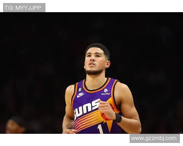 状态出色！布克上半场12中6得17分6板4助 三分5中3